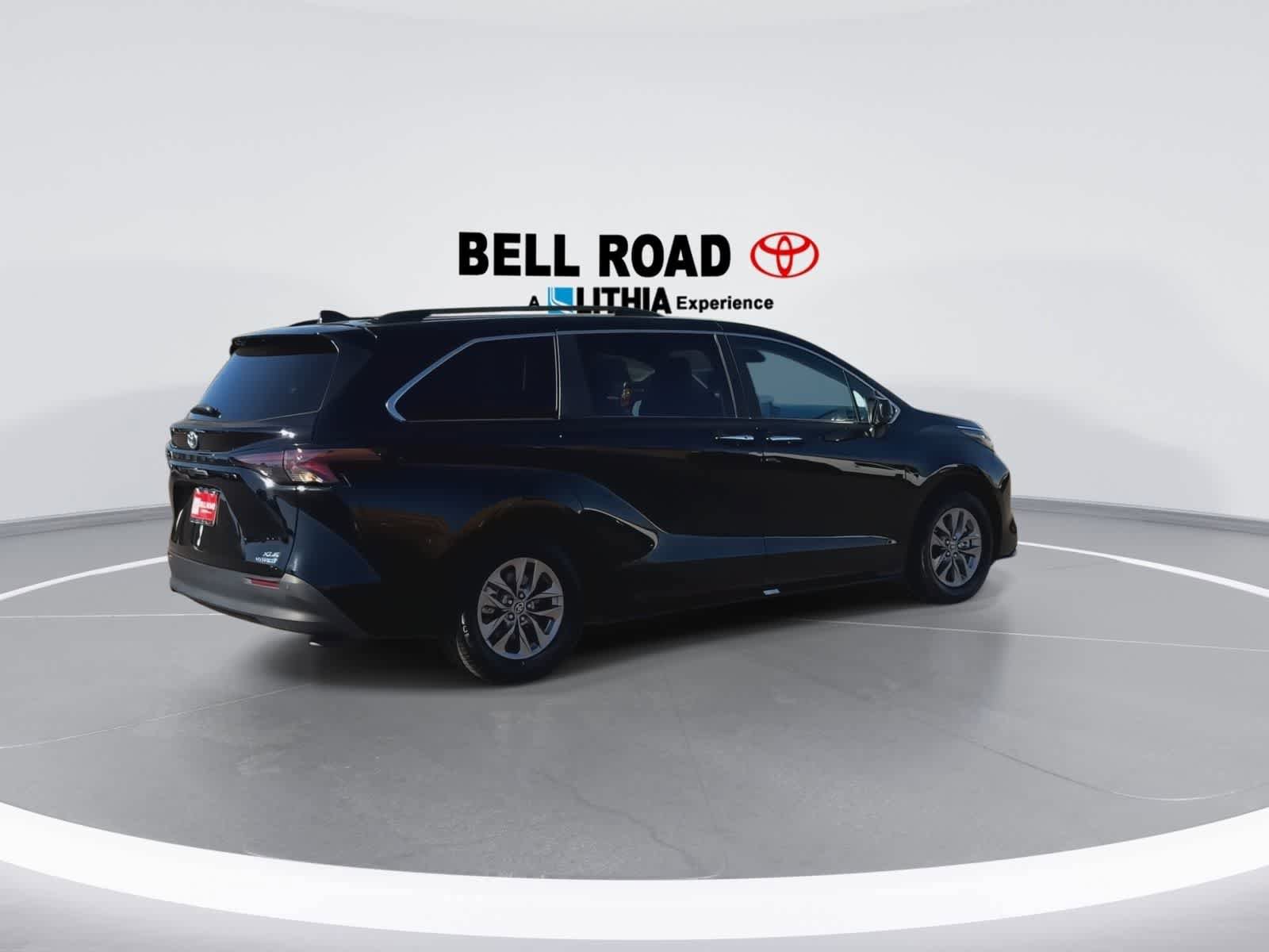 Used 2024 Toyota Sienna XLE FWD image 8
