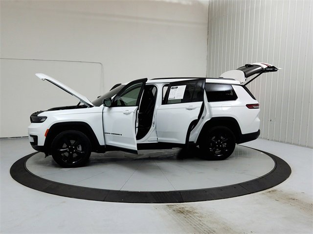 Used 2025 Jeep Grand Cherokee L Altitude image 12