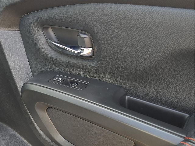Used 2022 Nissan Titan PRO-4X w/ Pro-4x Convenience Package image 13
