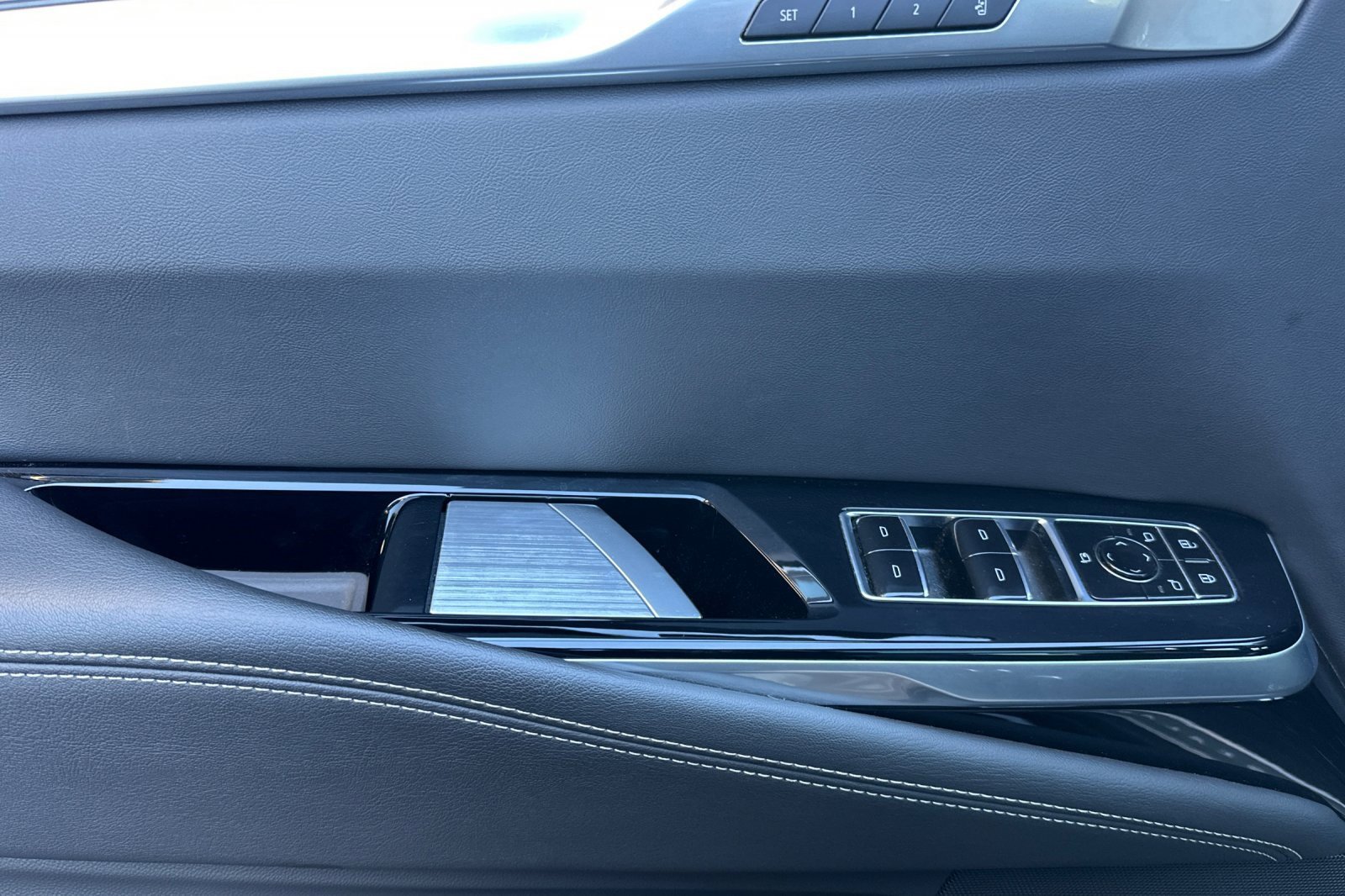 Used 2025 Cadillac Escalade Premium Luxury image 10