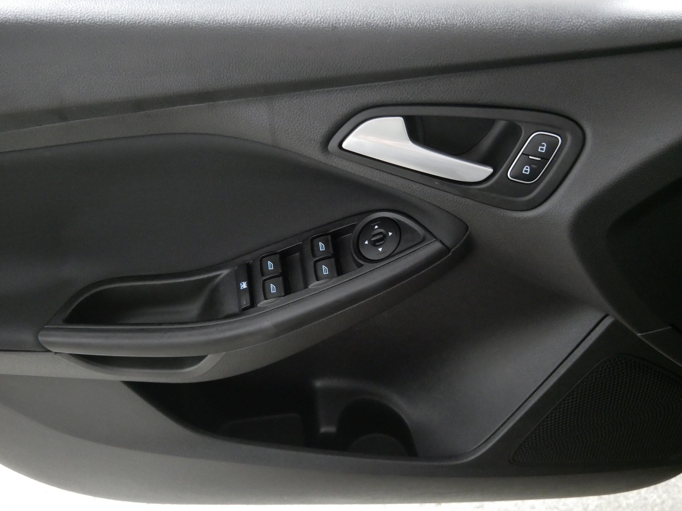 Used 2017 Ford Focus SE FWD image 19
