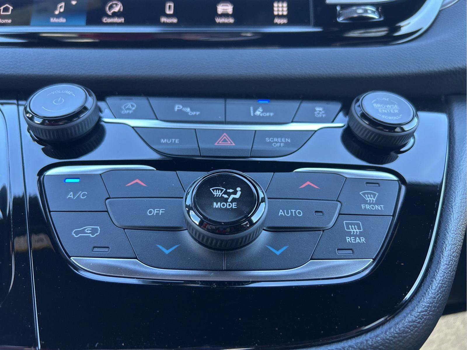 New 2026 Chrysler Voyager LX image 22