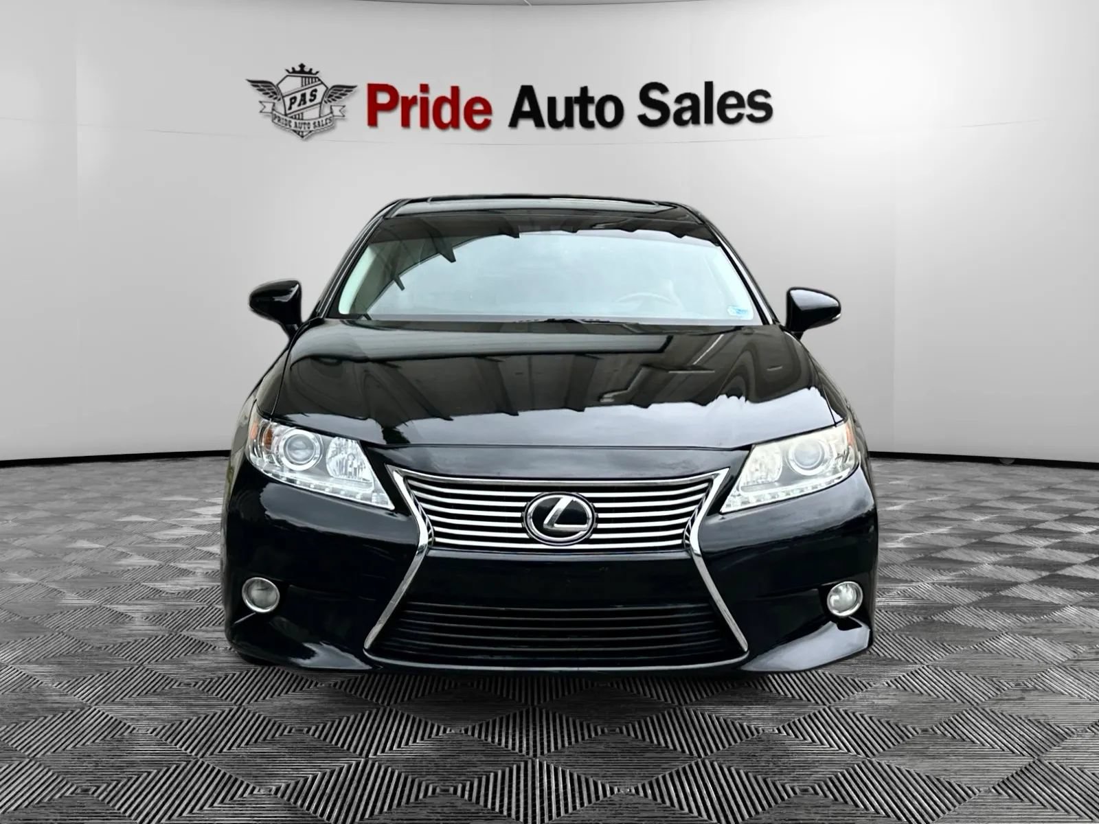 Used 2015 Lexus ES 350 w/ Premium Package FWD image 2
