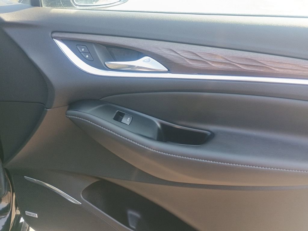 Used 2023 Buick Enclave Avenir w/ Avenir Technology Package AWD/4WD image 16