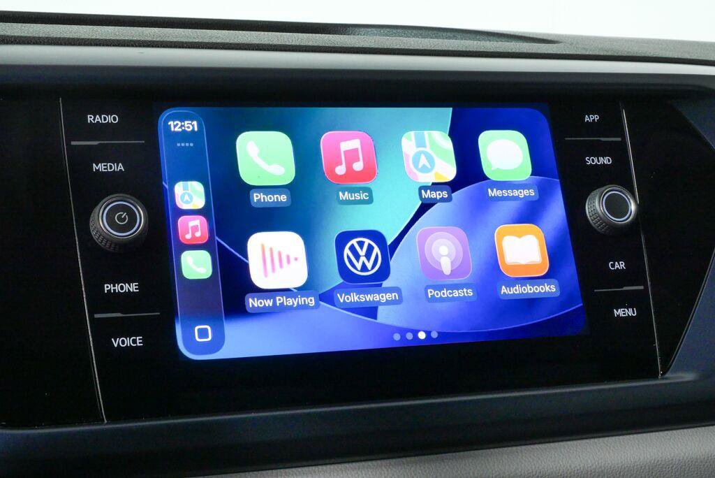 Certified 2022 Volkswagen Taos SE FWD image 15