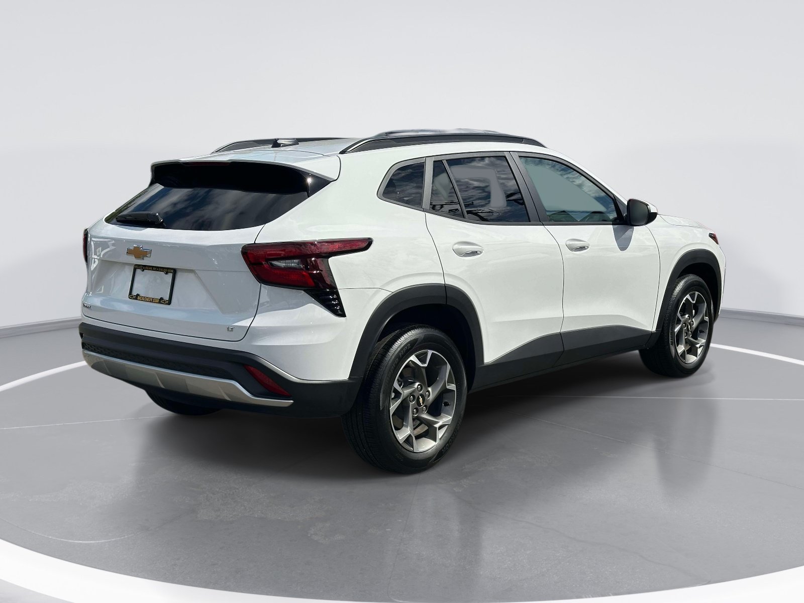Used 2026 Chevrolet Trax LT w/ Sunroof Package FWD image 5