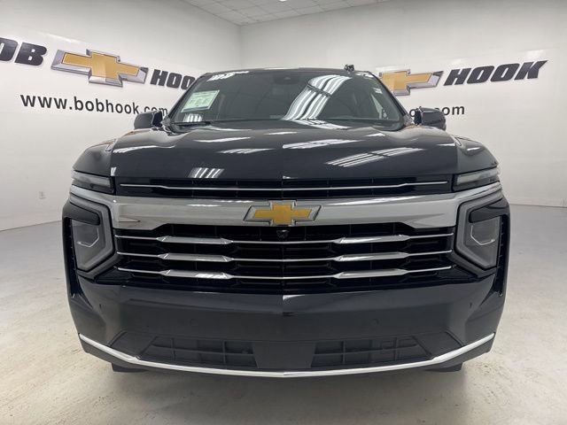 Used 2025 Chevrolet Suburban LT AWD/4WD image 2