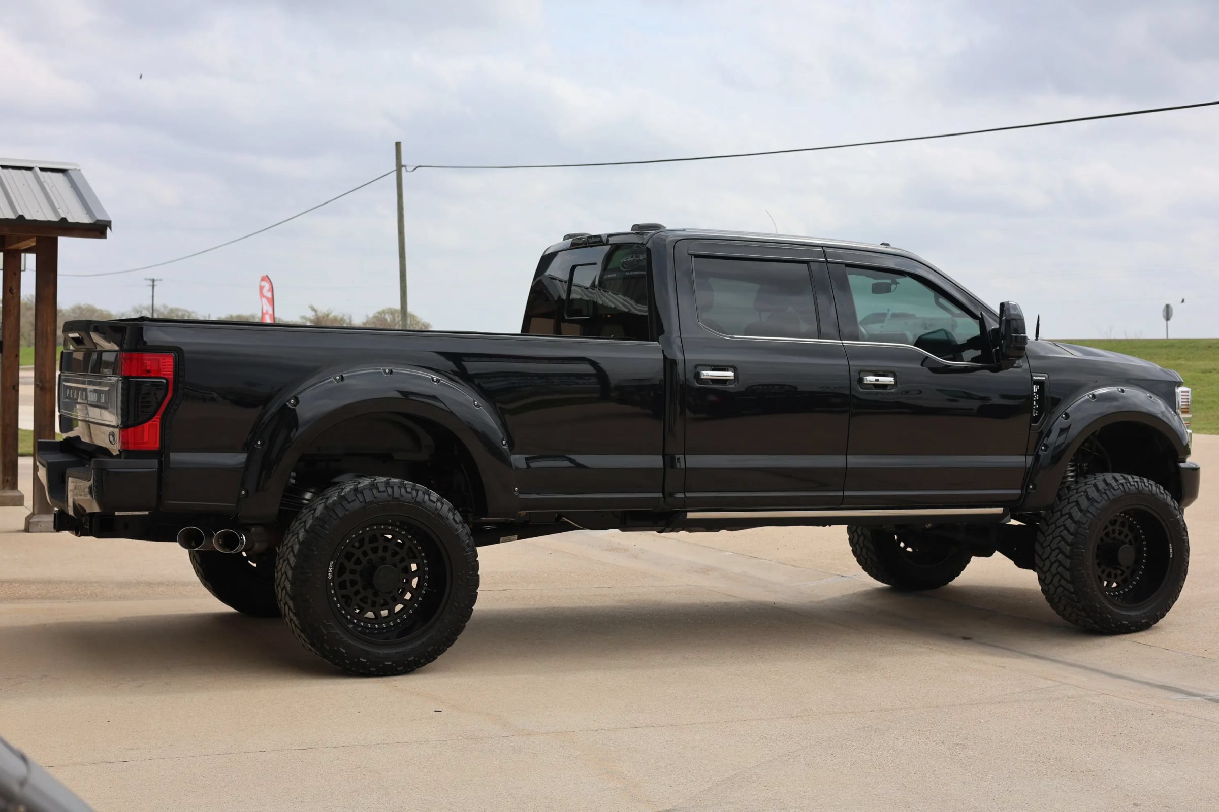 Used 2021 Ford F350 Platinum w/ FX4 Off-Road Package AWD/4WD image 3