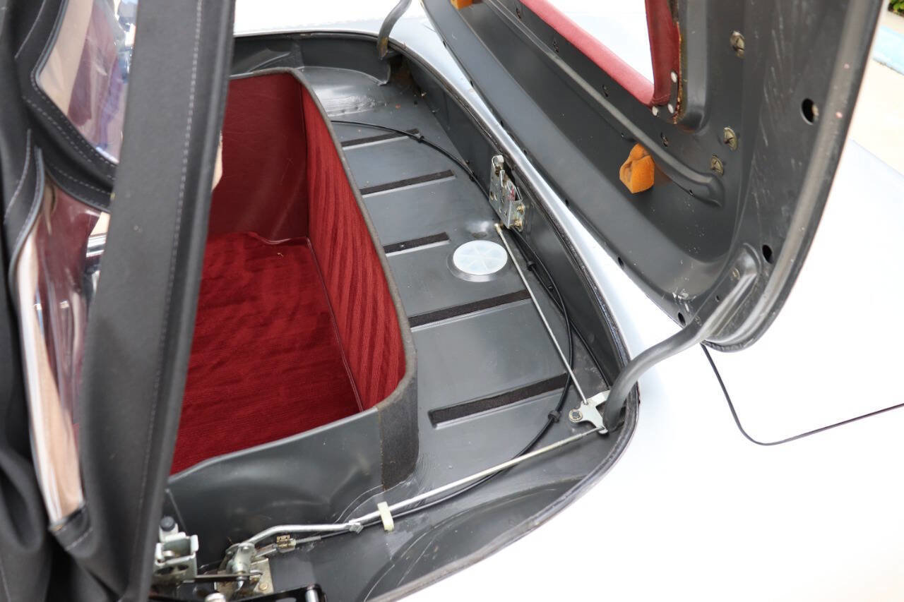 Used 1987 Mercedes-Benz 560 SL image 15