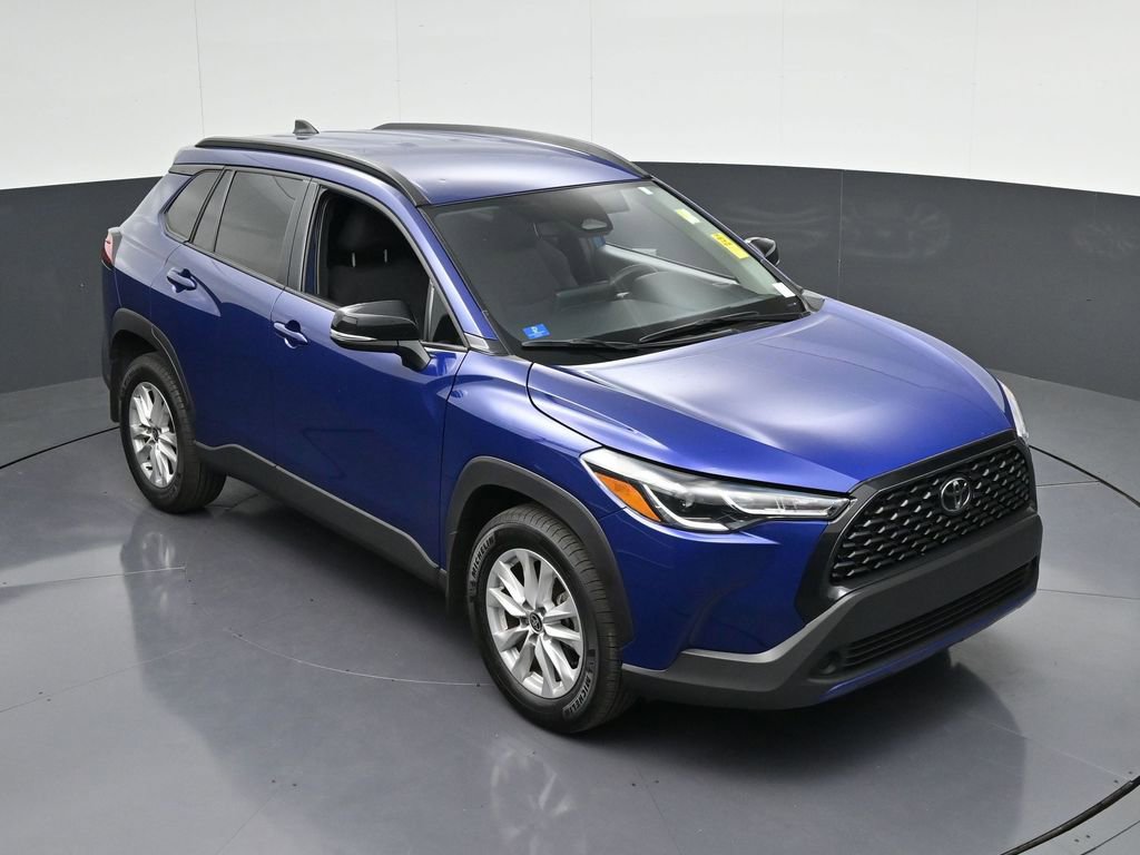 Used 2025 Toyota Corolla Cross LE image 24