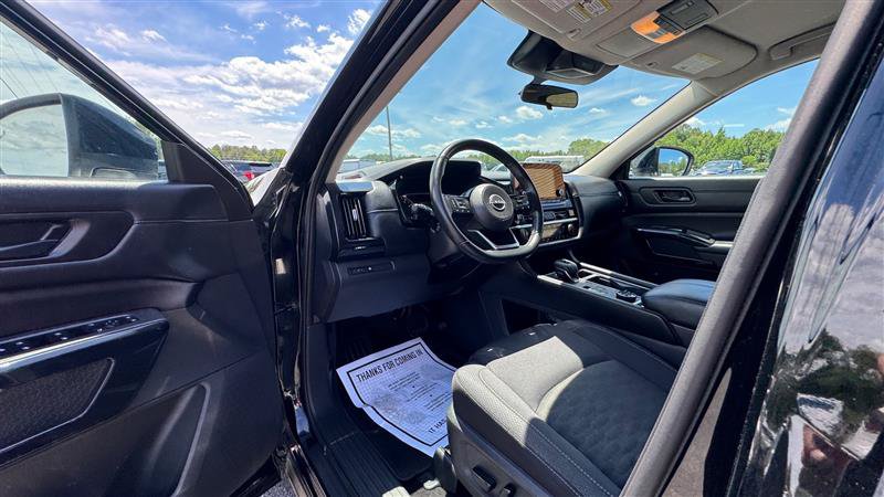 Used 2024 Nissan Pathfinder SV AWD/4WD image 30
