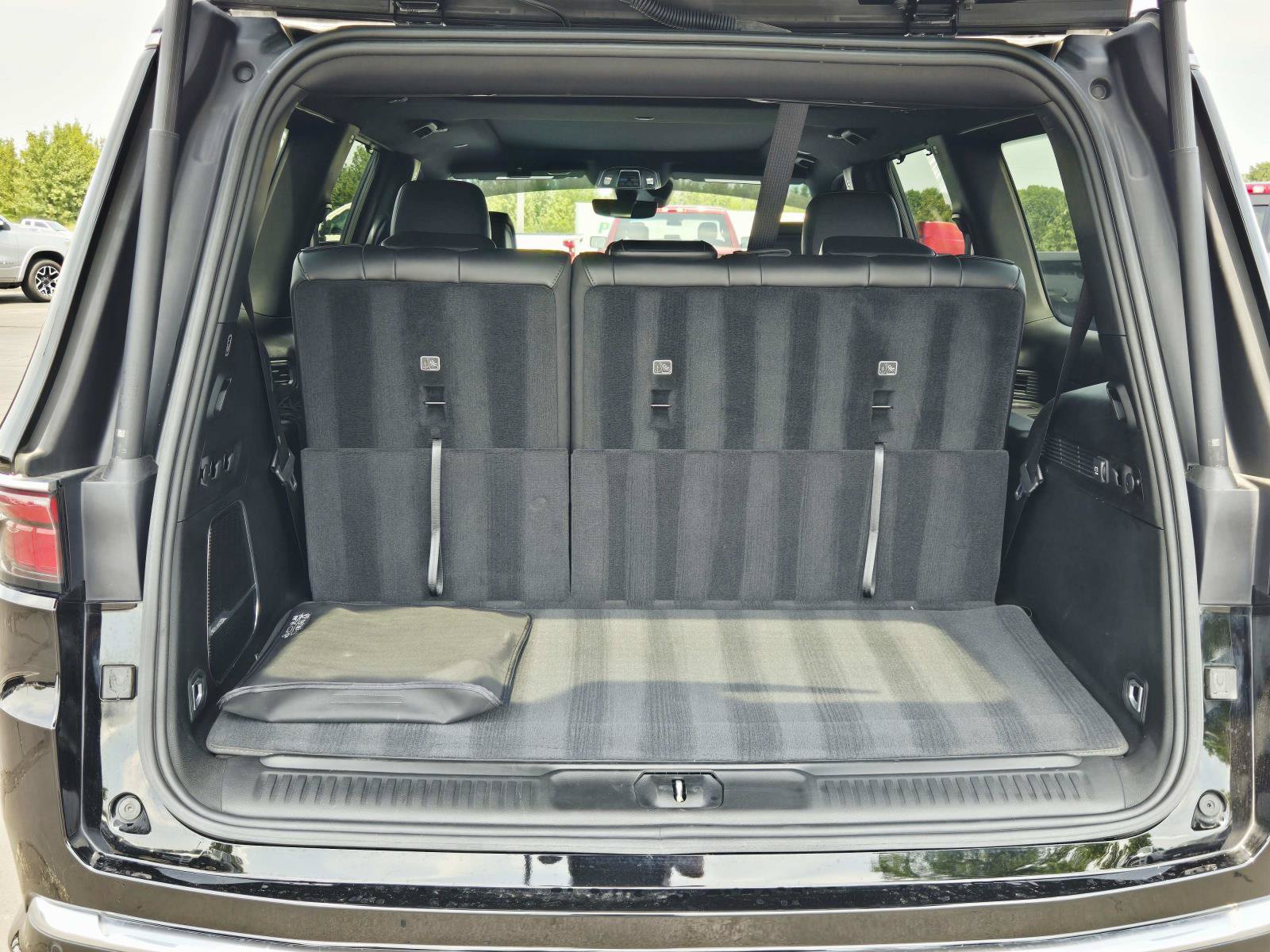 Used 2025 Jeep Wagoneer 4WD w/ Convenience Group I image 17