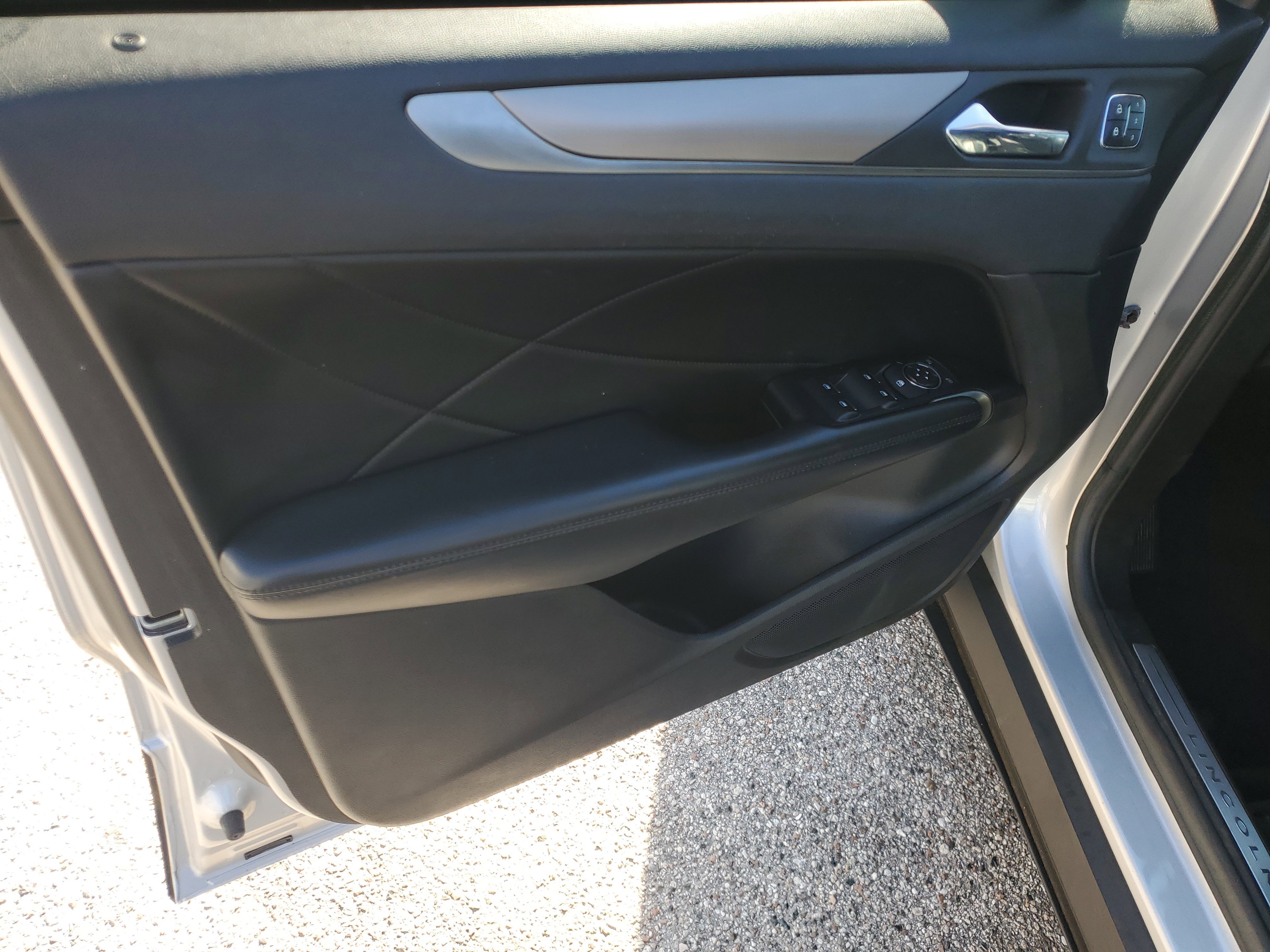 Used 2018 Lincoln MKC Premiere image 14