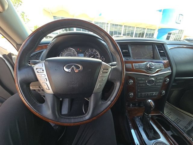 Used 2016 INFINITI QX80 4WD w/ Deluxe Technology Package image 7