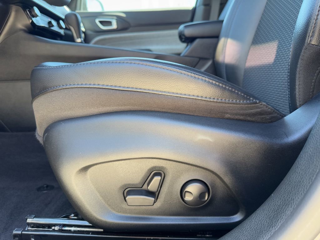 Used 2023 Jeep Compass Latitude w/ Convenience Group image 19