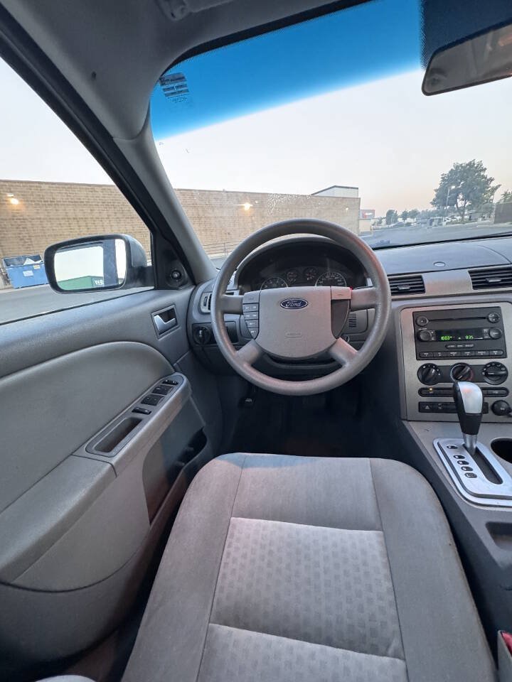 Used 2005 Ford Five Hundred SE FWD image 9
