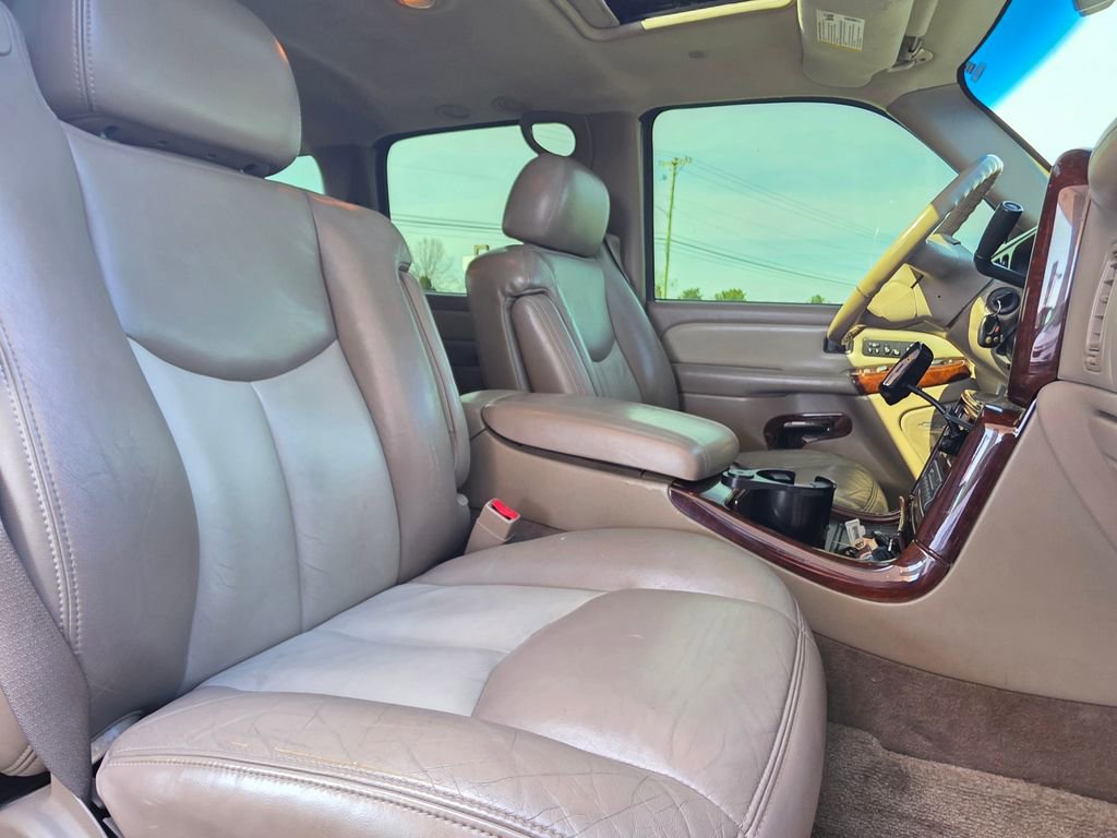 Used 2003 GMC Yukon XL Denali image 25