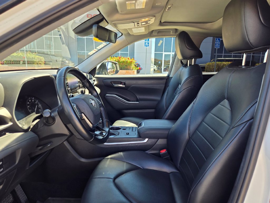 Used 2021 Toyota Highlander XLE FWD image 31