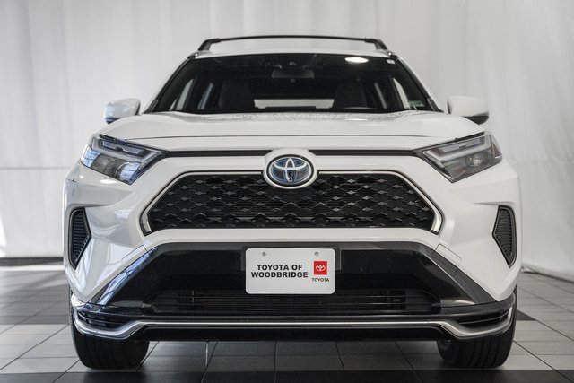 Used 2024 Toyota RAV4 SE image 2