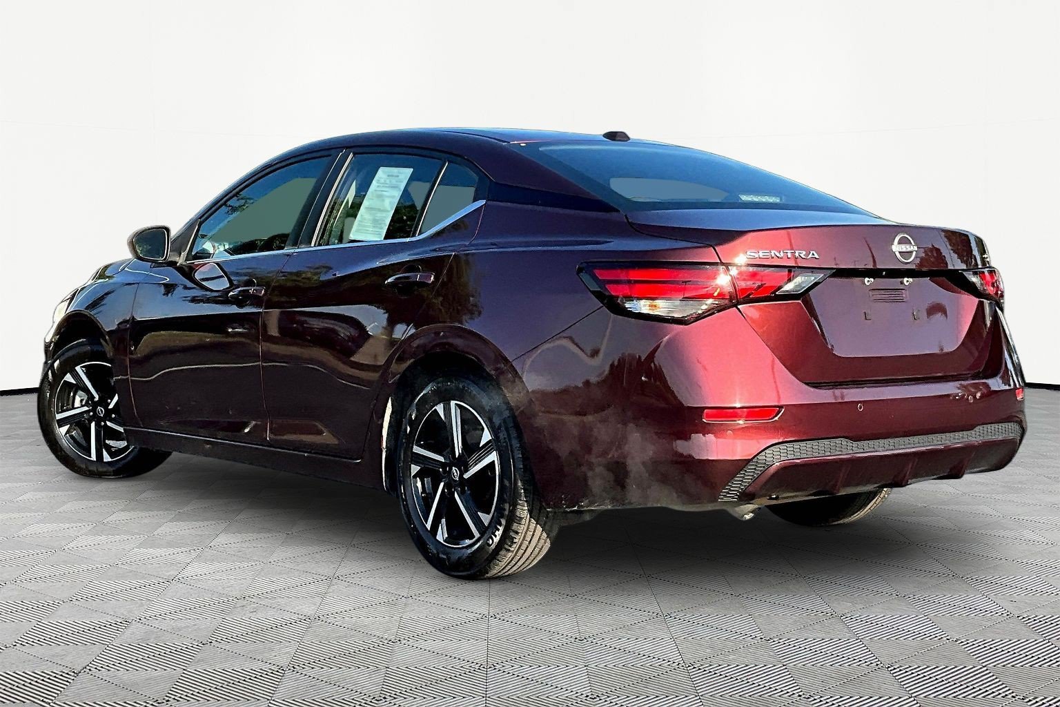 Used 2024 Nissan Sentra SV FWD image 4