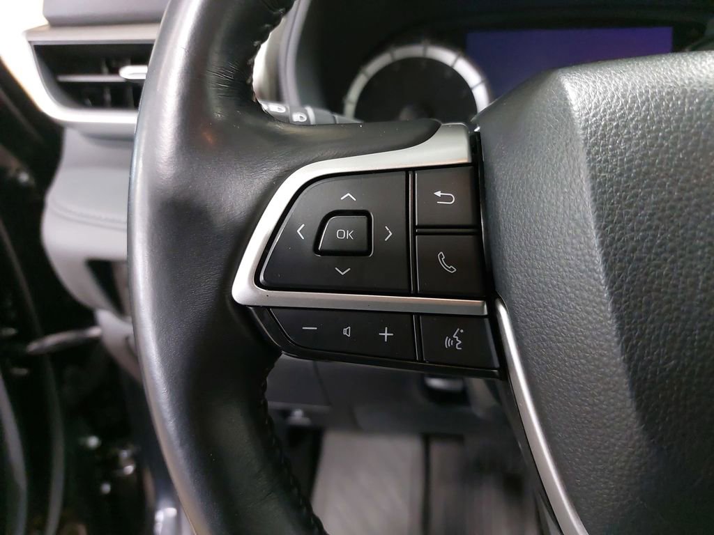 Used 2023 Toyota Highlander LE AWD/4WD image 18