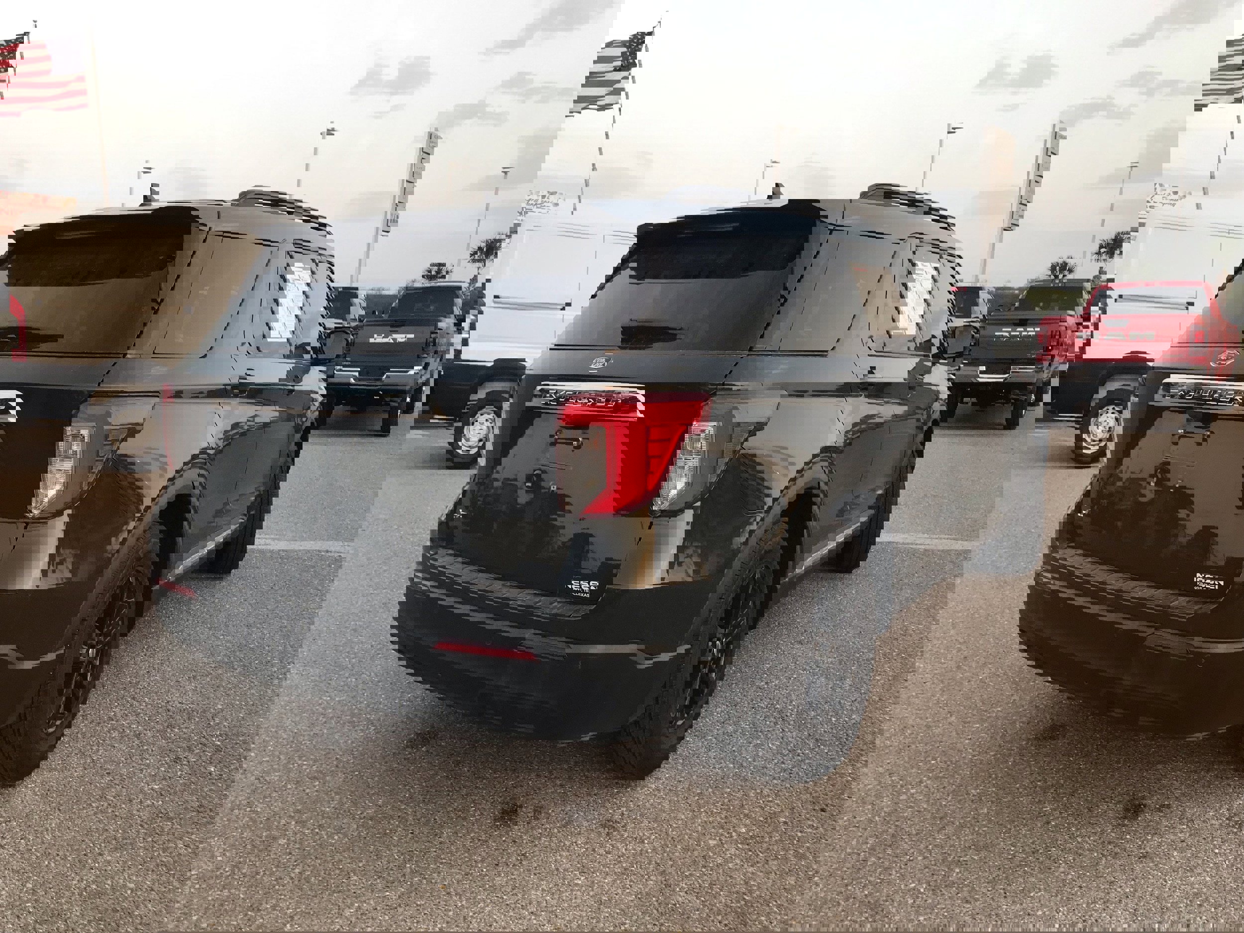 Used 2022 Ford Explorer XLT image 7