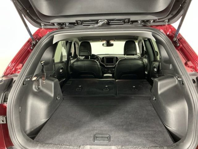 Used 2019 Jeep Cherokee Trailhawk AWD/4WD image 28