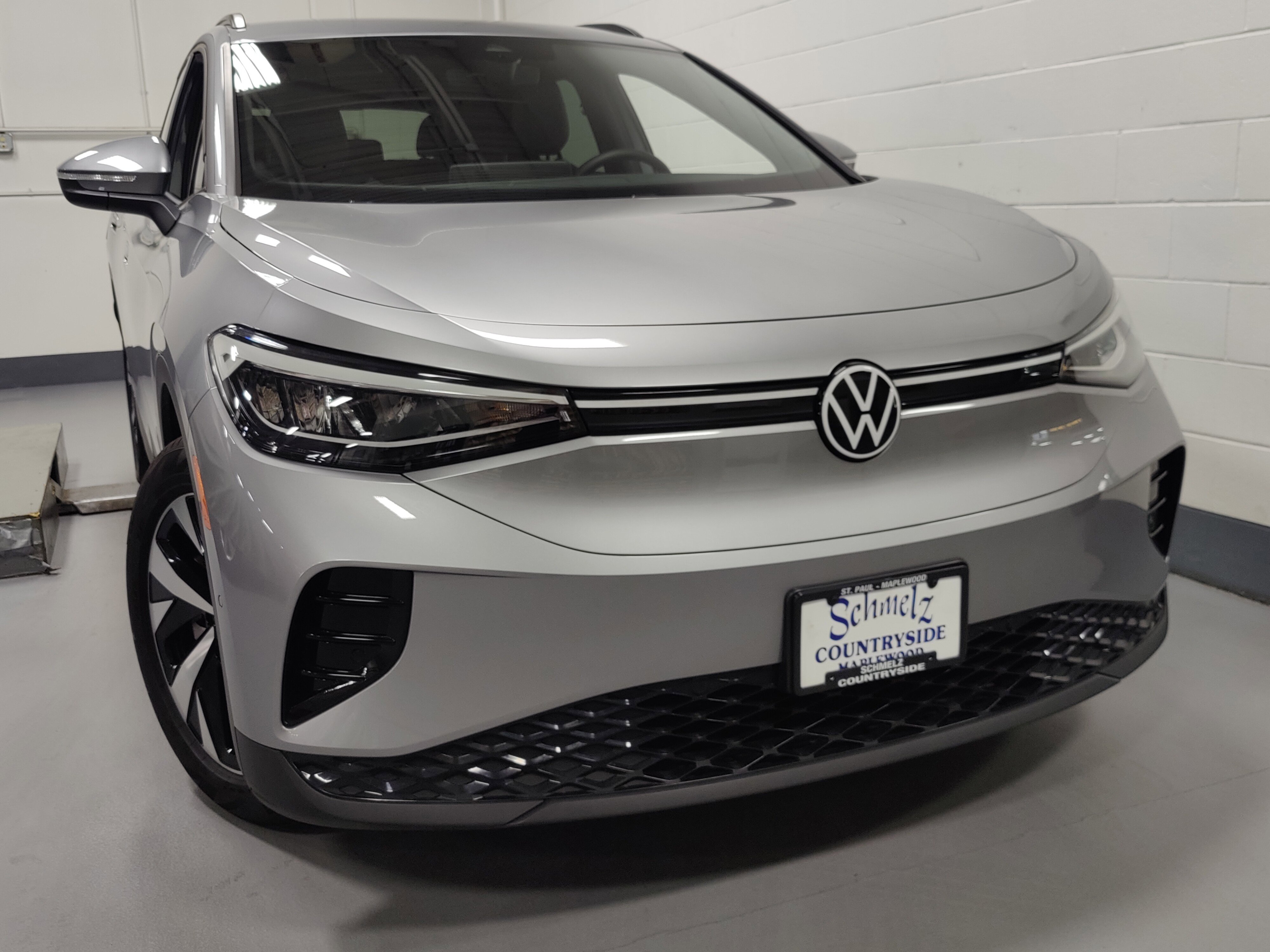 Used 2024 Volkswagen ID.4 2WD image 2