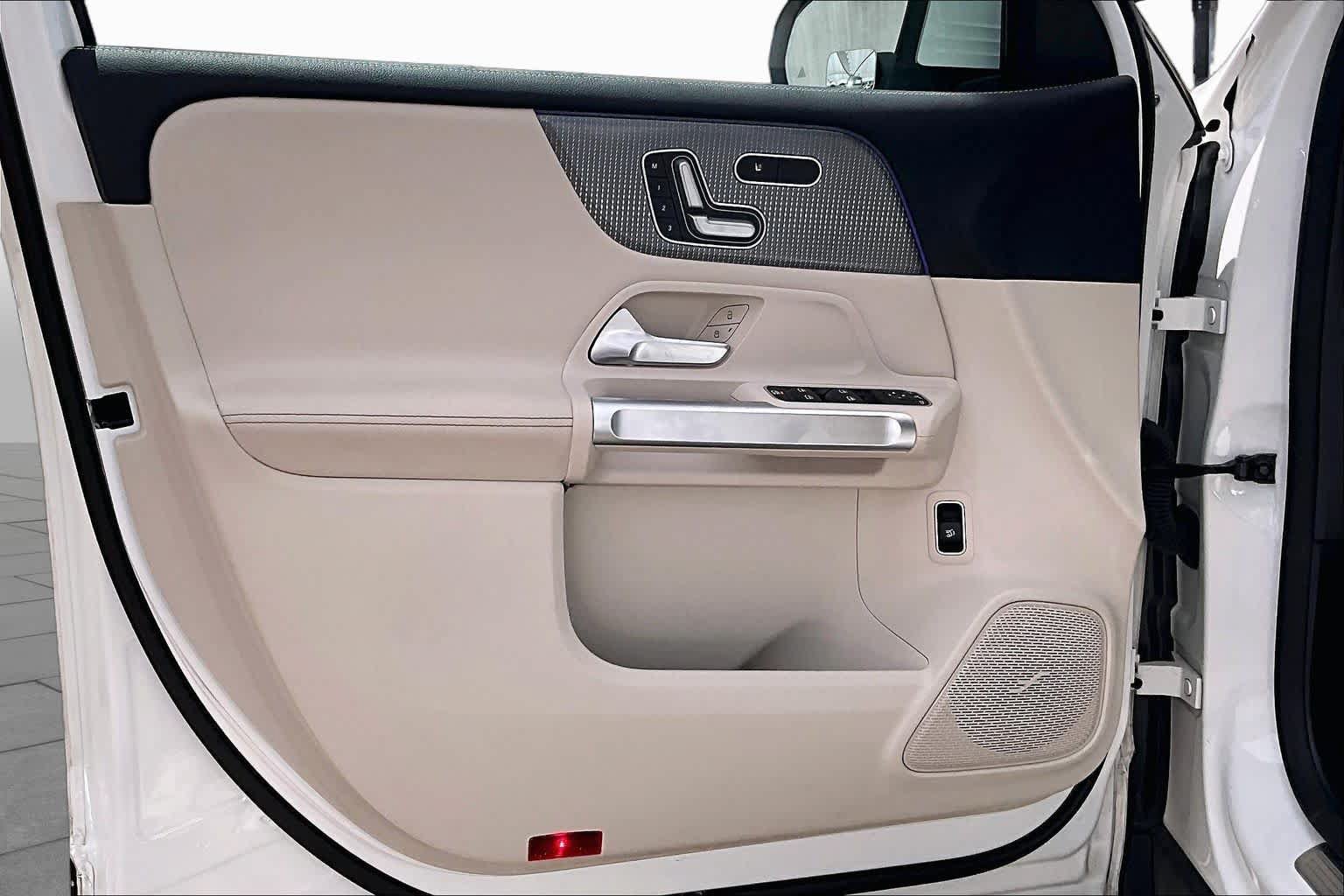 Certified 2023 Mercedes-Benz EQB 300 4MATIC w/ Exclusive Package image 21