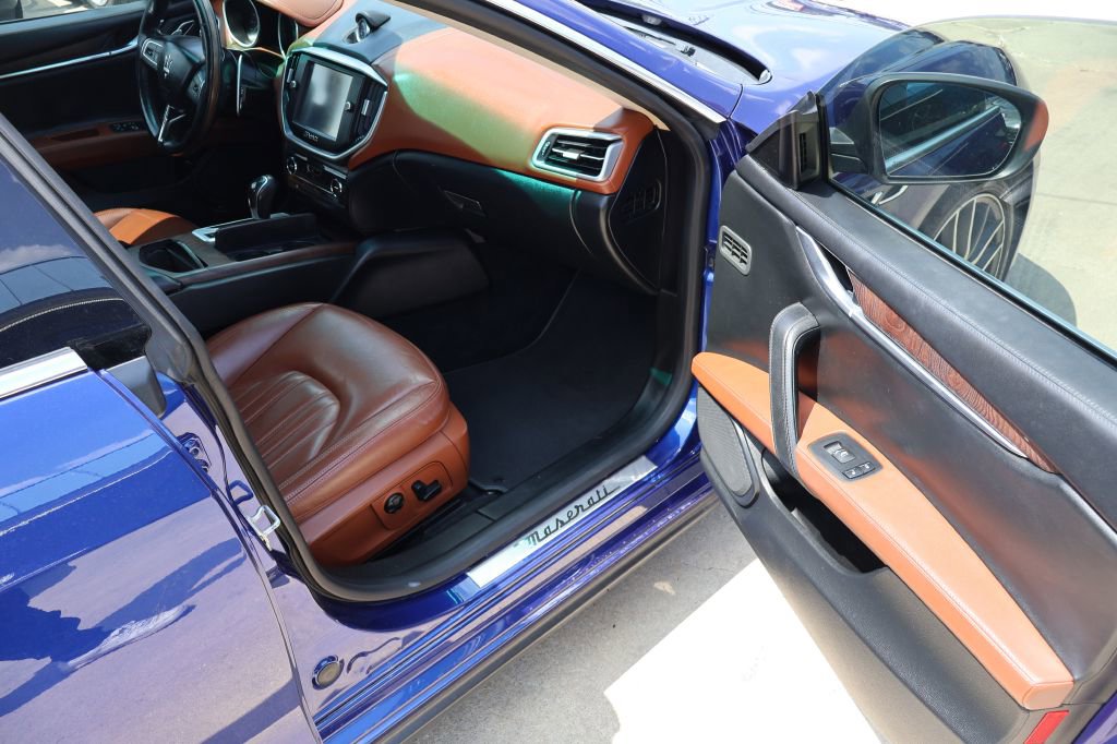 Used 2015 Maserati Ghibli RWD image 28