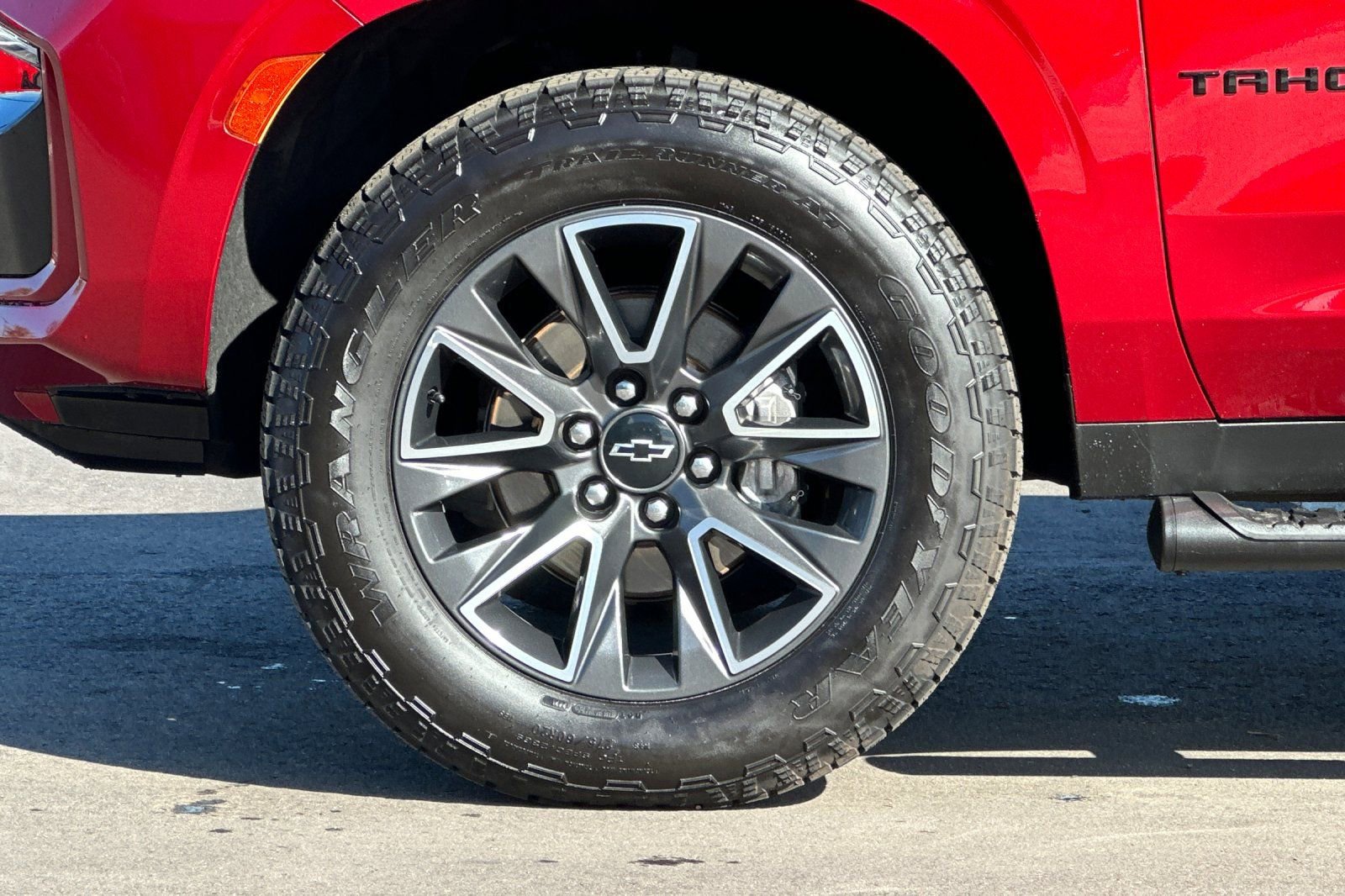 Used 2022 Chevrolet Tahoe Z71 w/ Luxury Package image 39