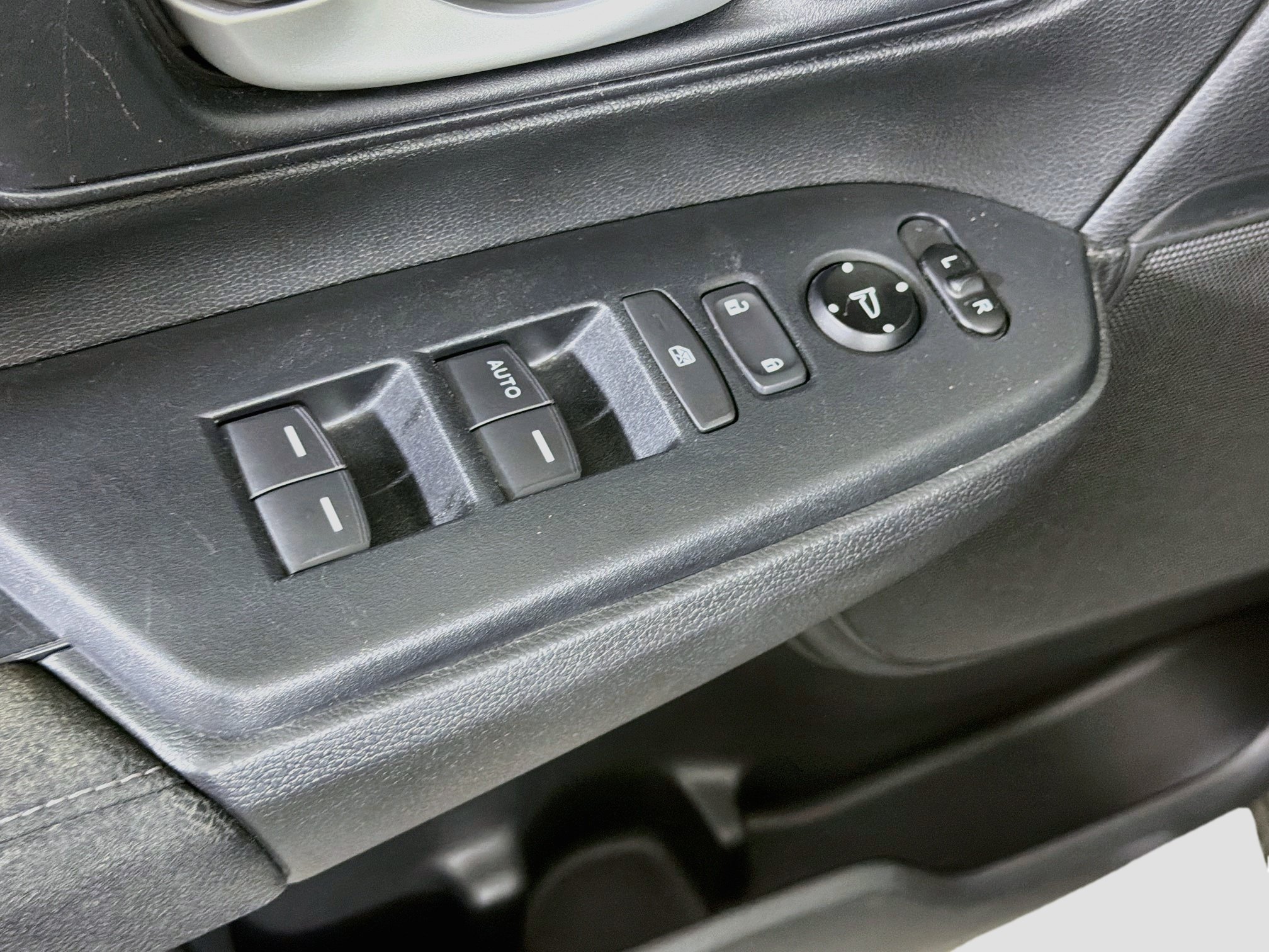 Used 2020 Honda CR-V LX image 15