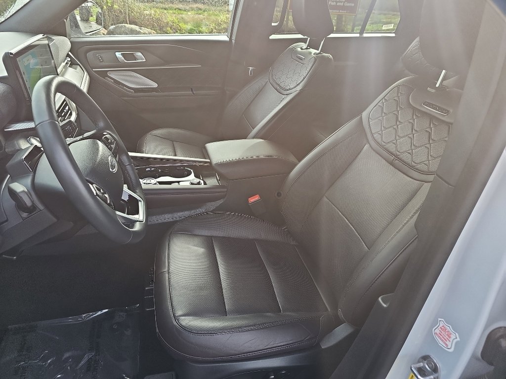 Used 2025 Ford Explorer Platinum w/ LUX Leather Package image 25