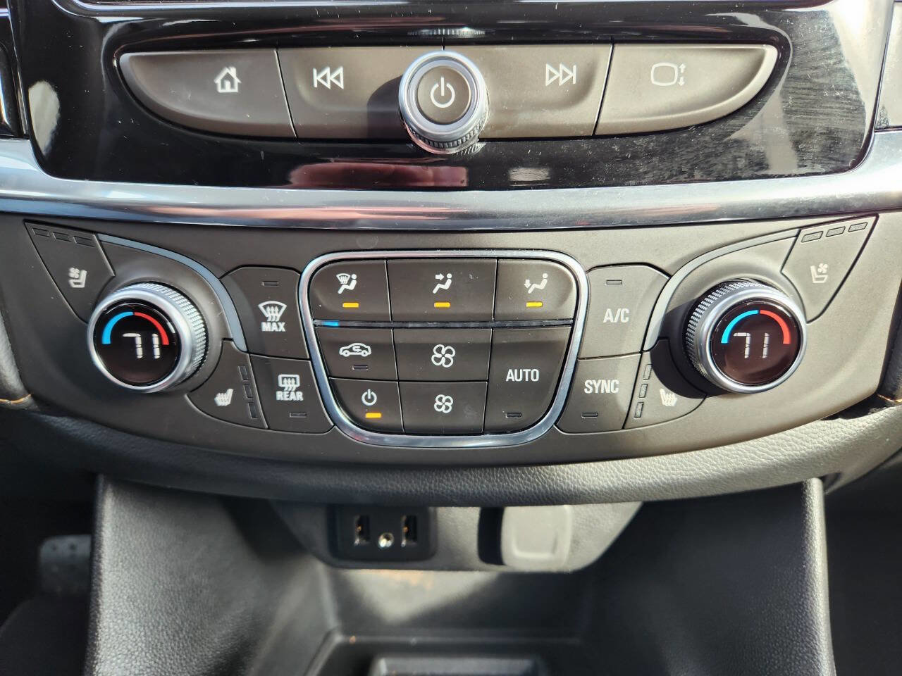 Used 2018 Chevrolet Traverse Premier image 28