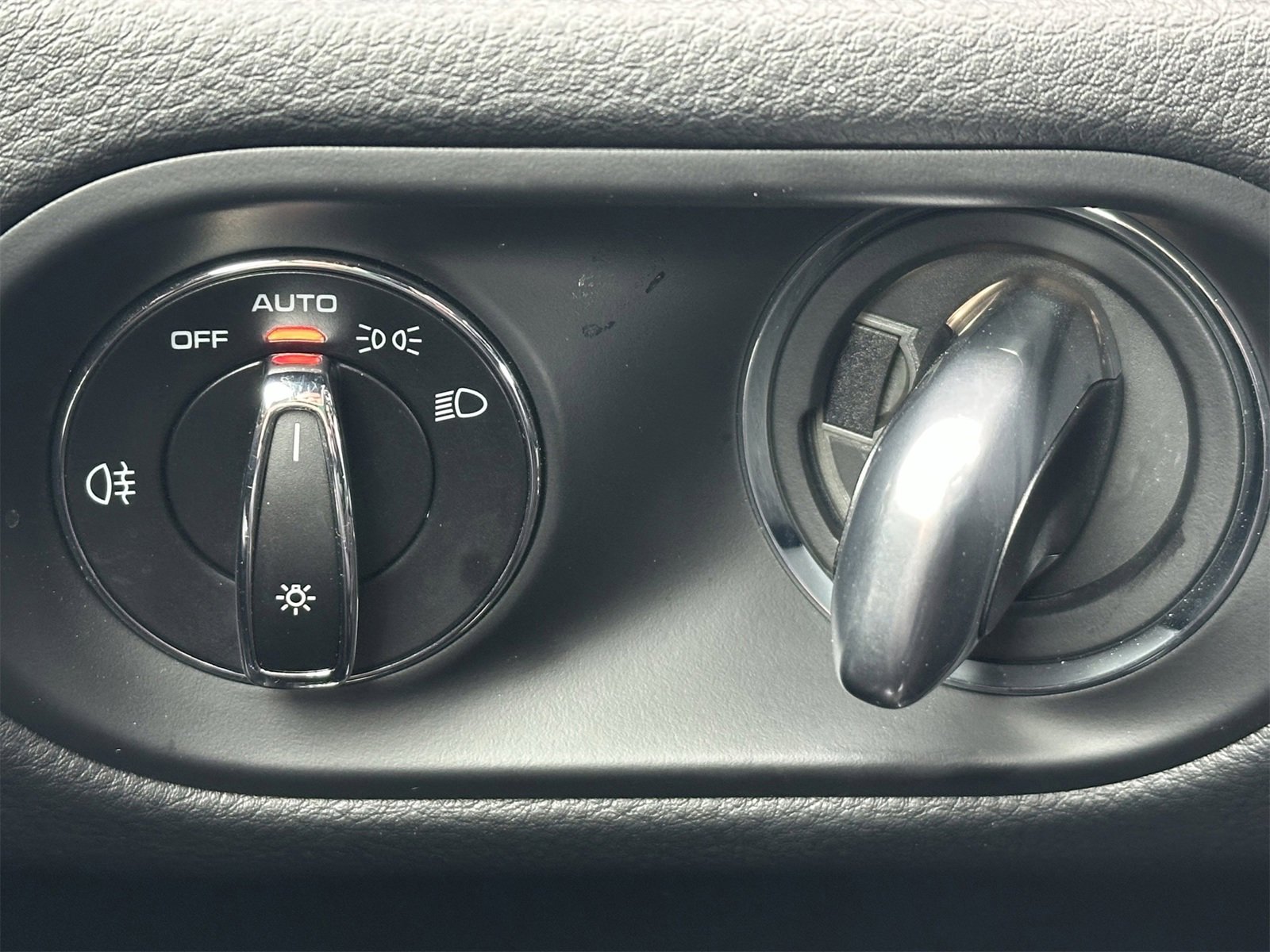 Certified 2024 Porsche Macan GTS image 31