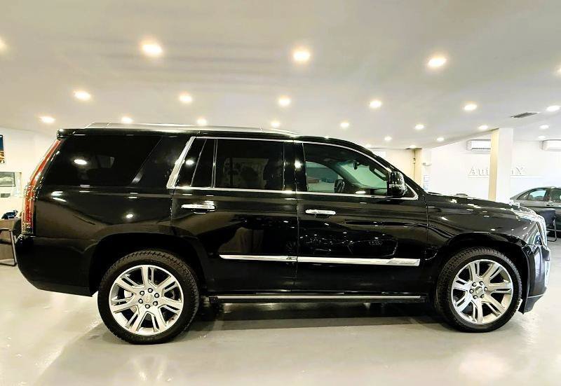 Used 2016 Cadillac Escalade Premium AWD/4WD image 3