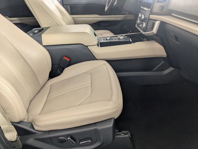 Used 2024 Ford Expedition Limited image 37
