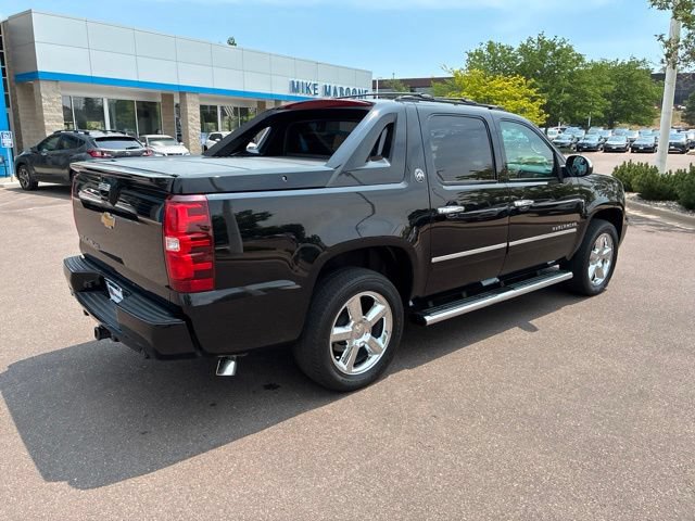 Used 2013 Chevrolet Avalanche LTZ AWD/4WD image 6