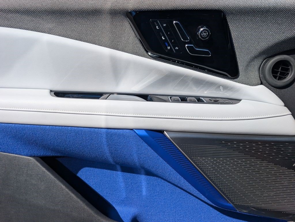 Certified 2025 Cadillac Optiq Luxury 2 AWD/4WD image 19