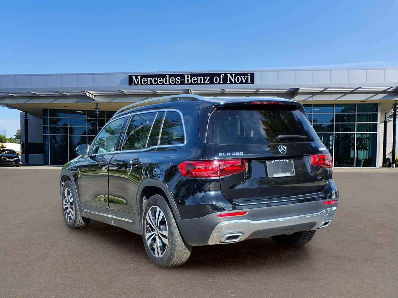 Certified 2025 Mercedes-Benz GLB 250 4MATIC image 3