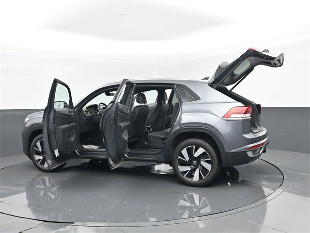 Used 2025 Volkswagen Atlas Cross Sport SE image 32