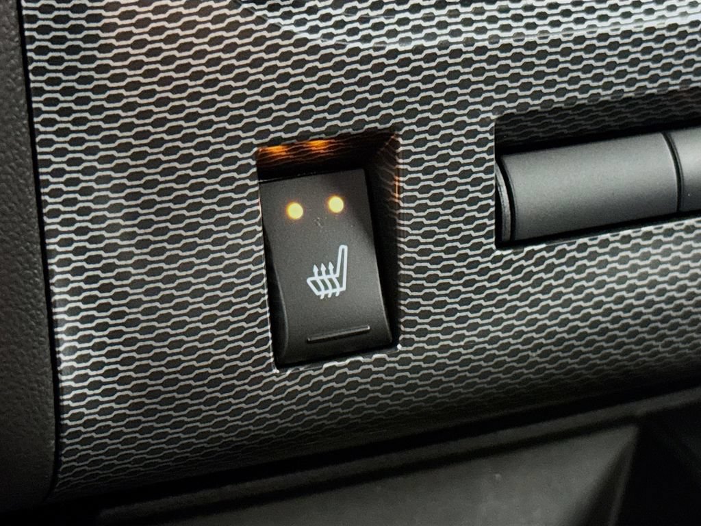 Used 2012 Dodge Challenger R/T RWD image 19