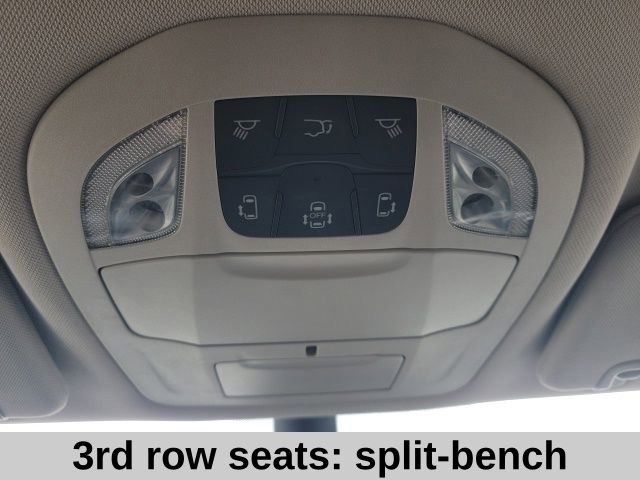 Used 2023 Chrysler Pacifica Touring-L image 15