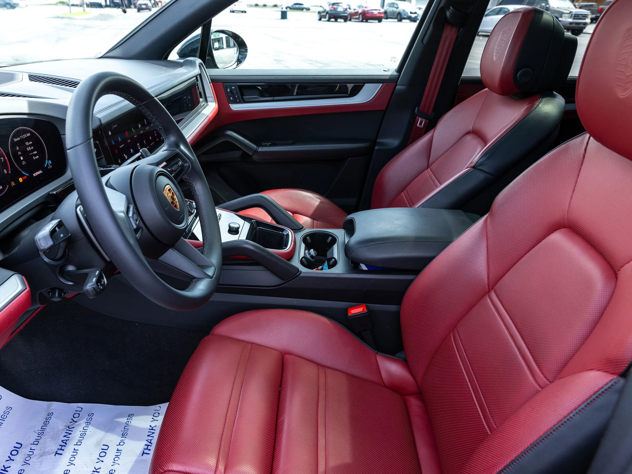 Used 2024 Porsche Cayenne image 28