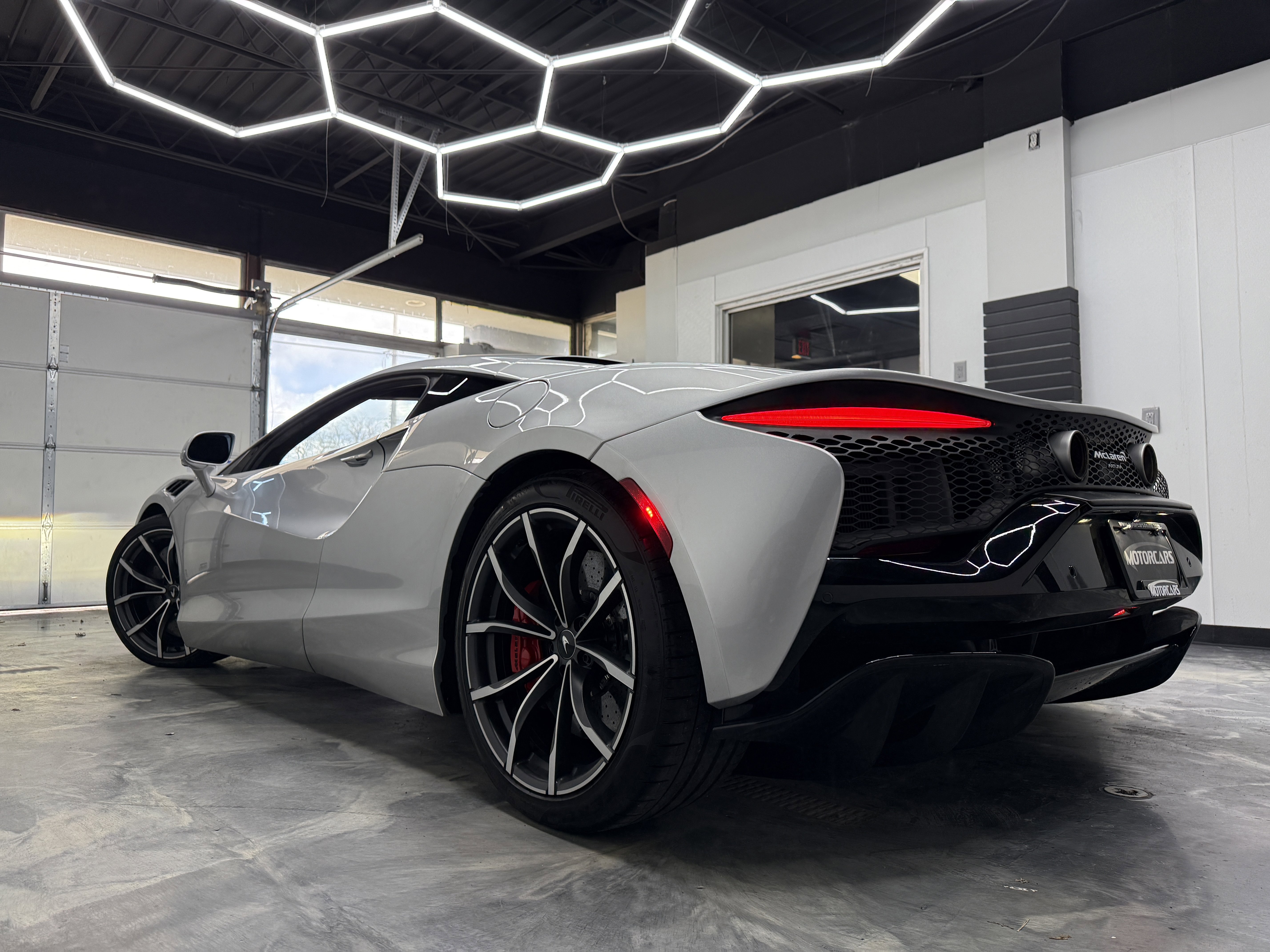 Used 2023 McLaren Artura image 3