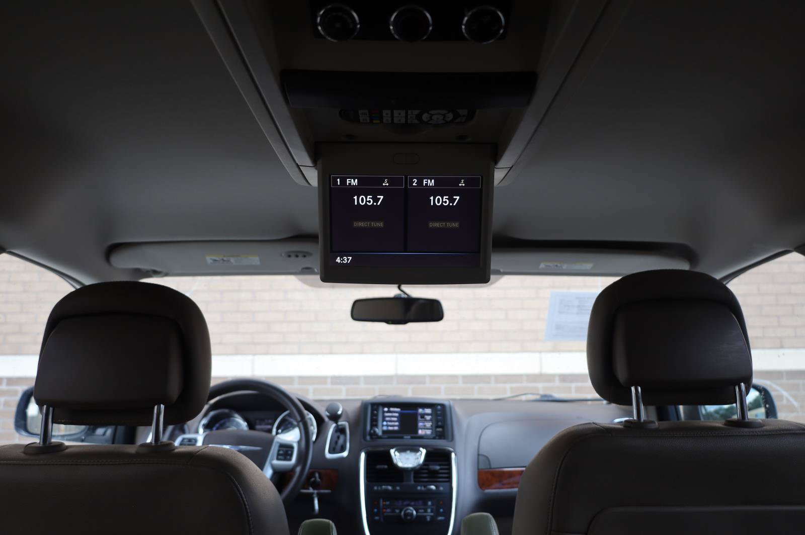 Used 2014 Chrysler Town & Country Touring FWD image 29