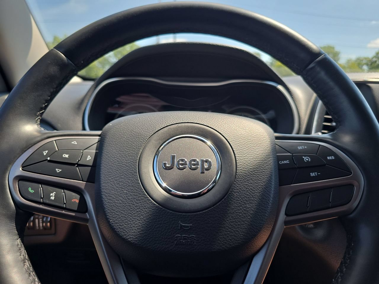 Used 2021 Jeep Cherokee Latitude Plus FWD image 13