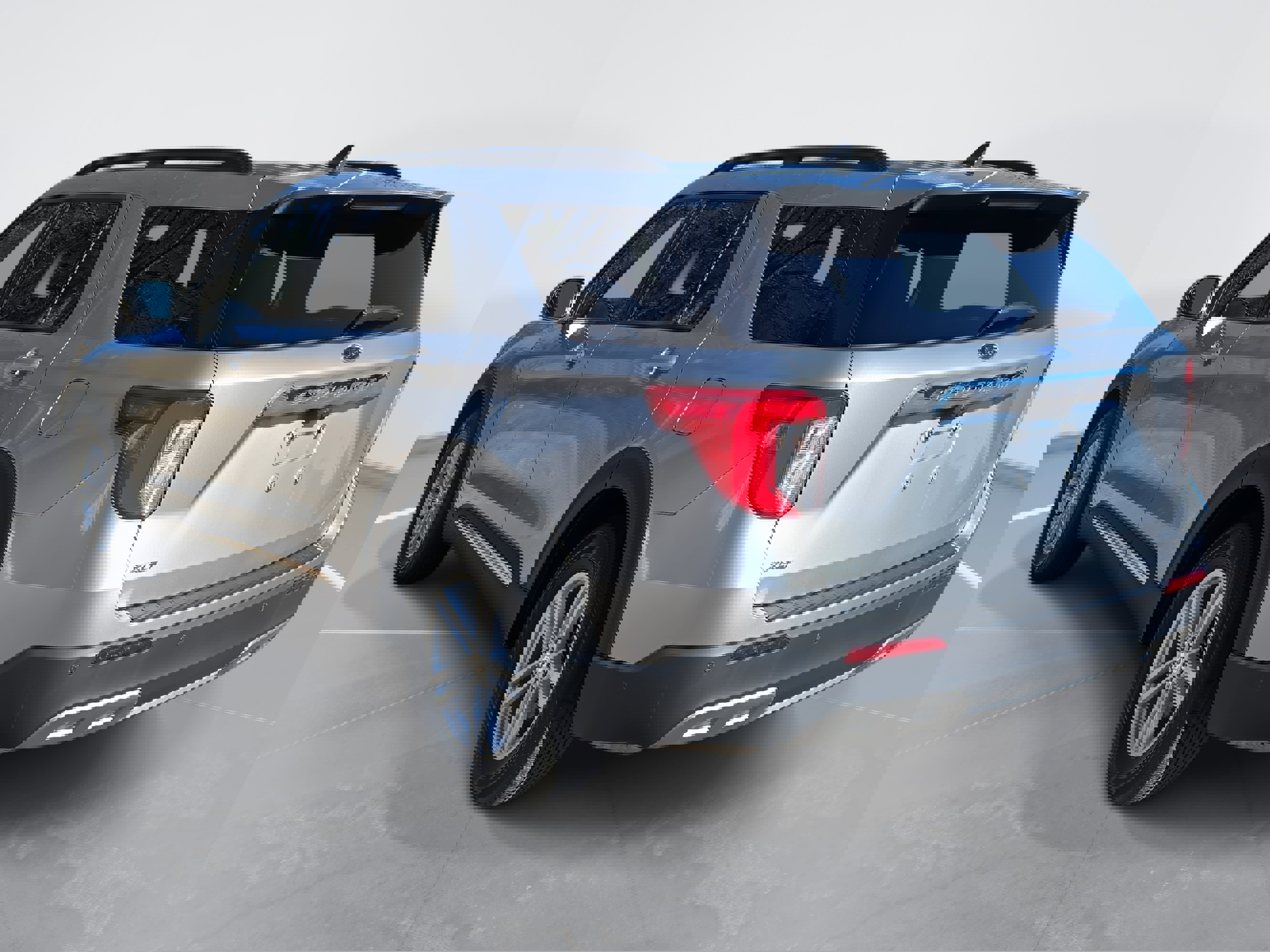 Used 2023 Ford Explorer XLT w/ Equipment Group 202A image 8