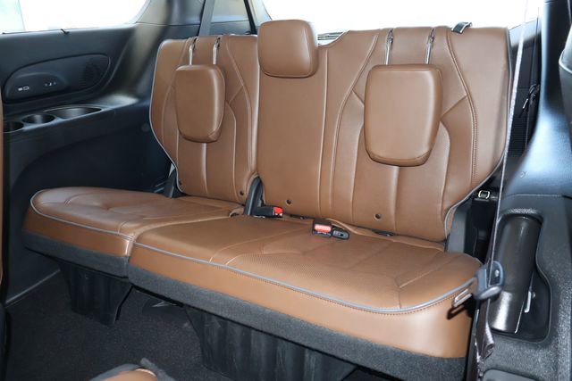 Used 2017 Chrysler Pacifica Limited image 16