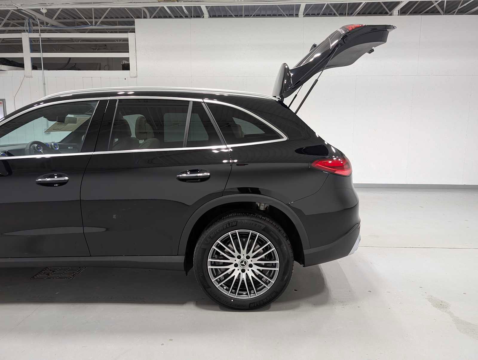 New 2026 Mercedes-Benz GLC 300 GLC 300 image 9